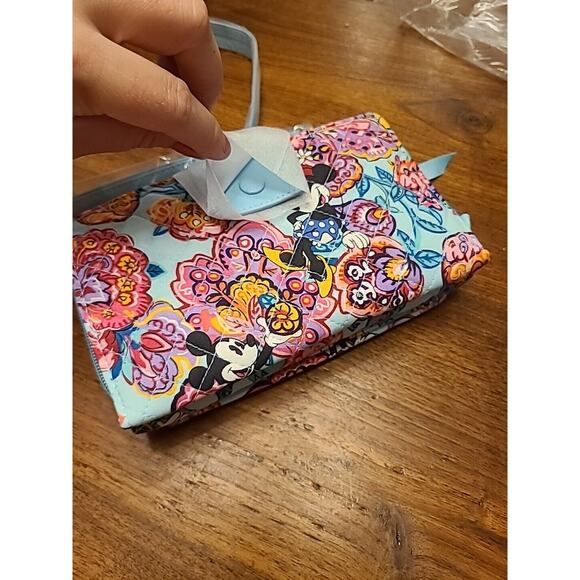 Rare Disney RFID Deluxe All Together Crossbody In Mickey\'s Colorful Garden